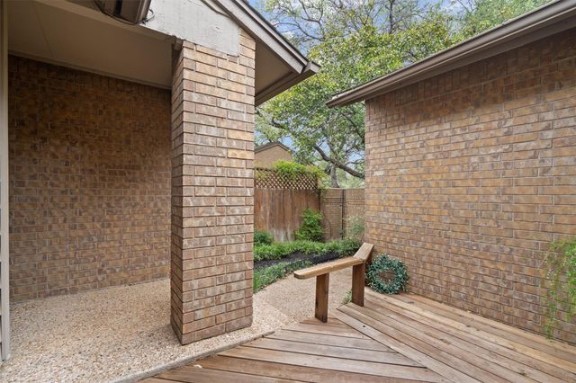 5724 N SCOUT ISLAND CIR, Austin, TX 78731