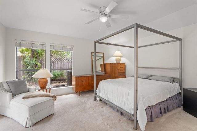 5724 N SCOUT ISLAND CIR, Austin, TX 78731