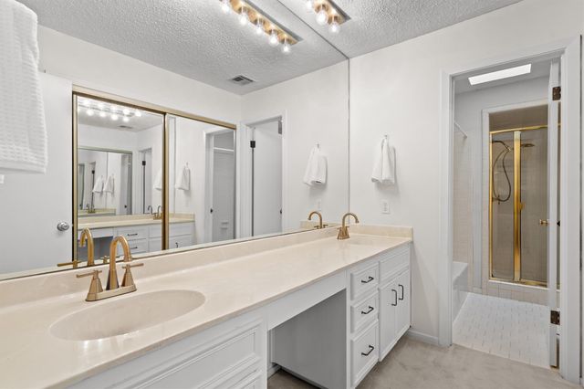 5724 N SCOUT ISLAND CIR, Austin, TX 78731