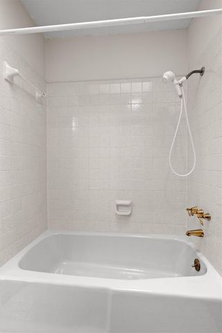 5724 N SCOUT ISLAND CIR, Austin, TX 78731