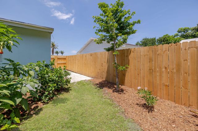 4366 Bamboo Drive, Palm Beach Gardens, FL 33410