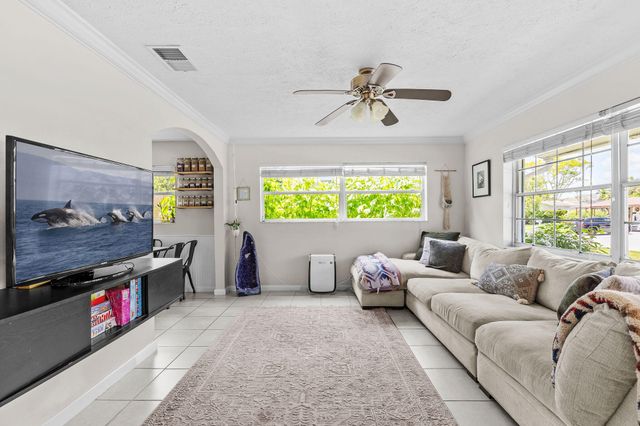 4366 Bamboo Drive, Palm Beach Gardens, FL 33410