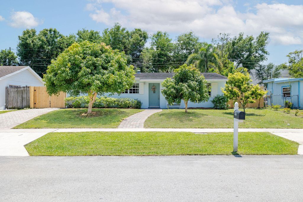 4366 Bamboo Drive, Palm Beach Gardens, FL 33410