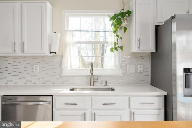 3884 WERTZ DR, Woodbridge, VA 22193