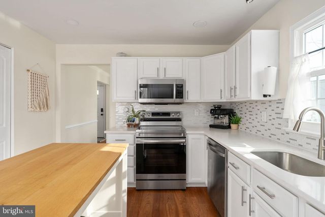 3884 WERTZ DR, Woodbridge, VA 22193