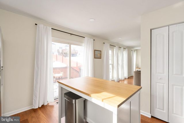 3884 WERTZ DR, Woodbridge, VA 22193