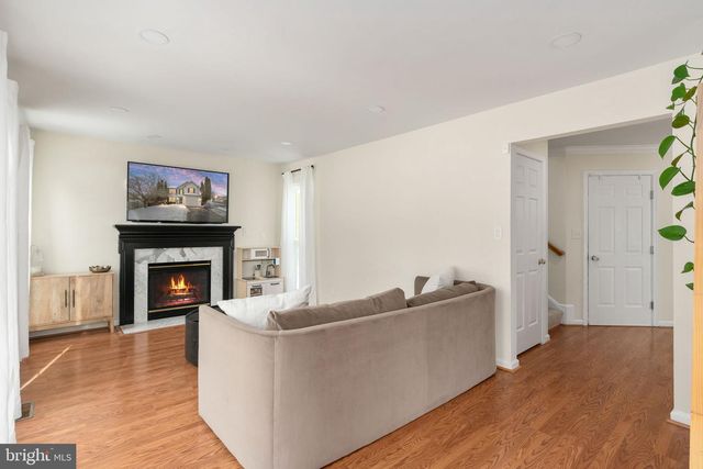 3884 WERTZ DR, Woodbridge, VA 22193