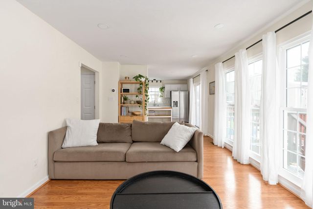 3884 WERTZ DR, Woodbridge, VA 22193