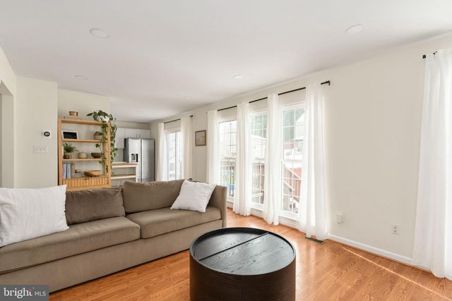 3884 WERTZ DR, Woodbridge, VA 22193