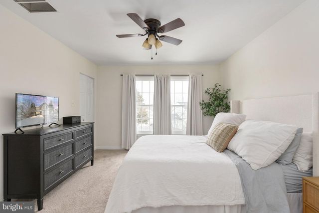 3884 WERTZ DR, Woodbridge, VA 22193