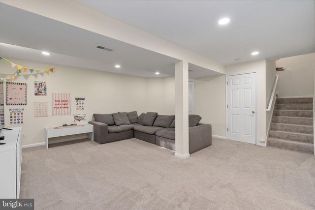 3884 WERTZ DR, Woodbridge, VA 22193