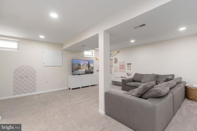 3884 WERTZ DR, Woodbridge, VA 22193