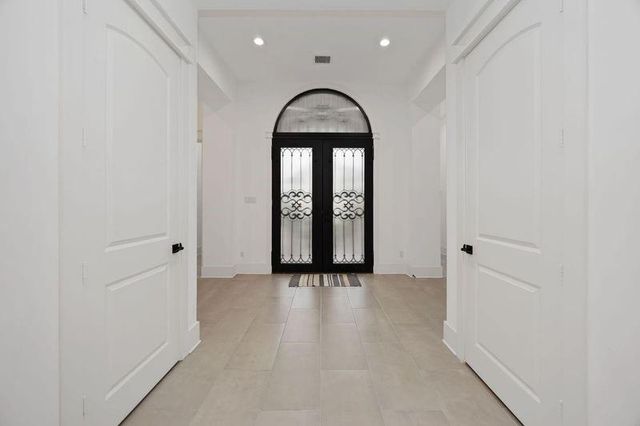 15918 Bridges Fairway Lane, Houston, TX 77068
