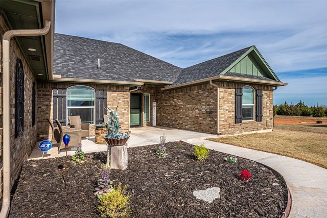 2429 Gallant Fox Terrace, Guthrie, OK 73044