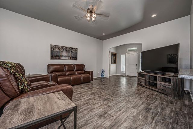 2429 Gallant Fox Terrace, Guthrie, OK 73044