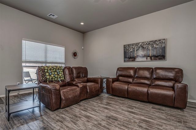2429 Gallant Fox Terrace, Guthrie, OK 73044