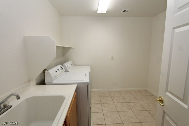 8247 AZURE SHORES Court, Las Vegas, NV 89117