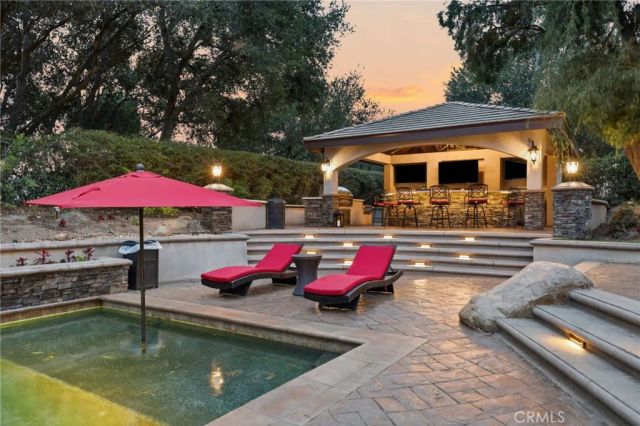664 Manor Ridge Road, Santa Paula, CA 93060