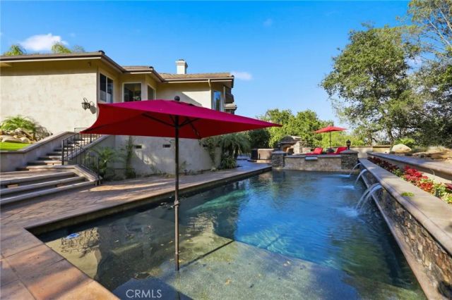 664 Manor Ridge Road, Santa Paula, CA 93060