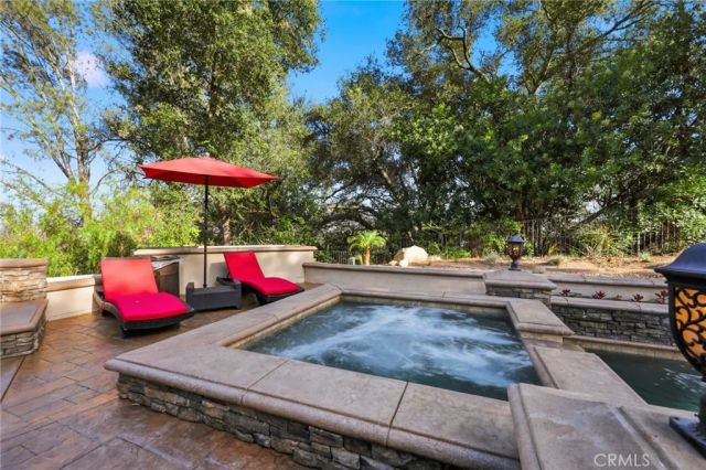 664 Manor Ridge Road, Santa Paula, CA 93060