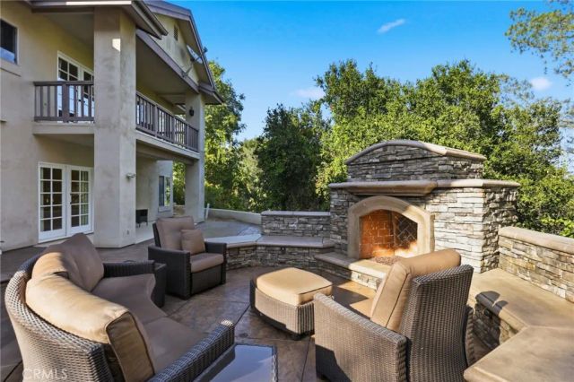 664 Manor Ridge Road, Santa Paula, CA 93060