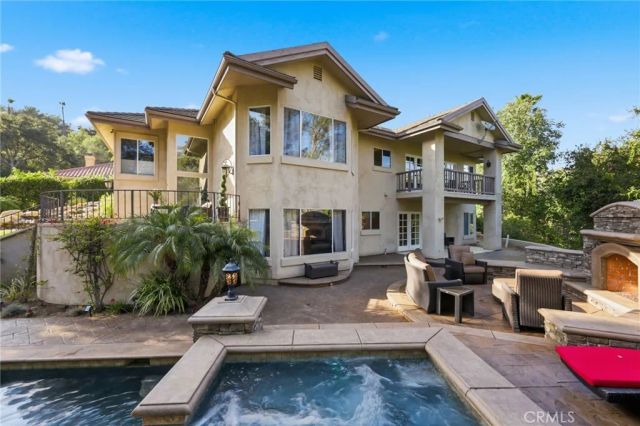 664 Manor Ridge Road, Santa Paula, CA 93060