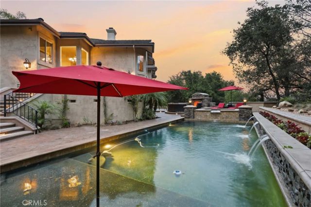 664 Manor Ridge Road, Santa Paula, CA 93060