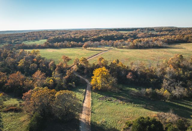 6601 County Line Road, Graff, MO 65660