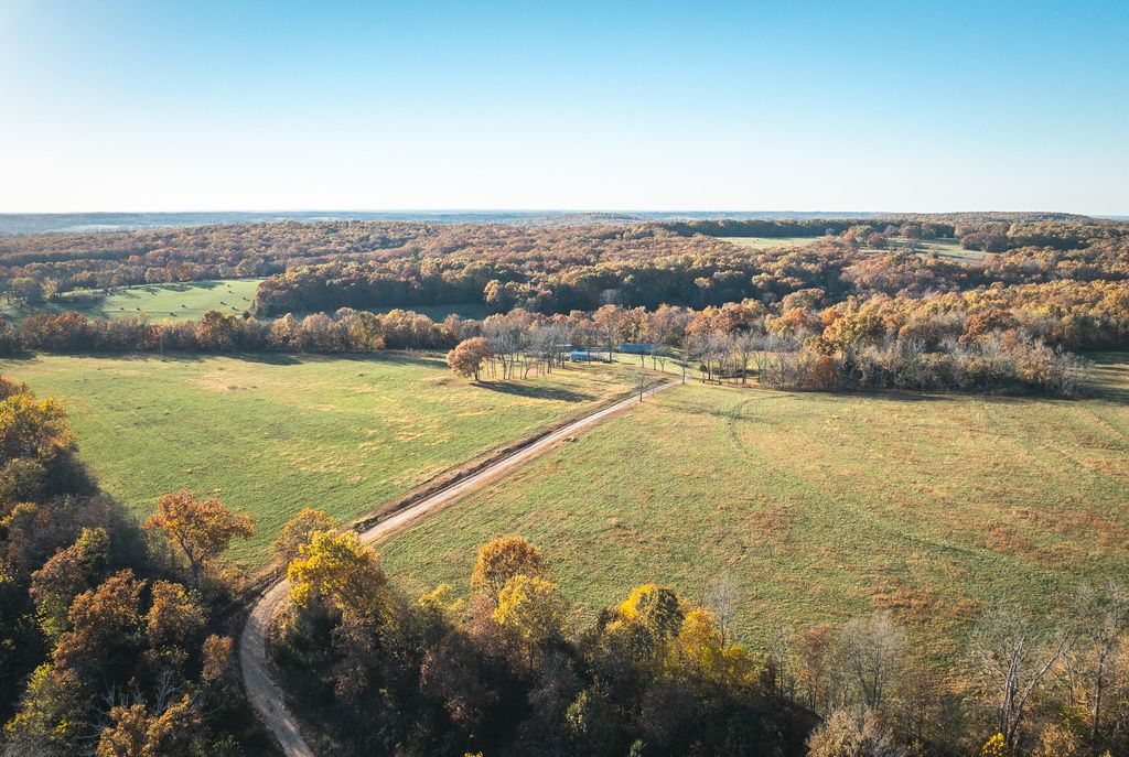 6601 County Line Road, Graff, MO 65660