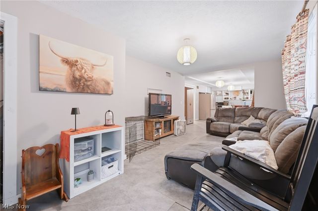3470 Roseview Drive SE, Hubbard, OH 44425