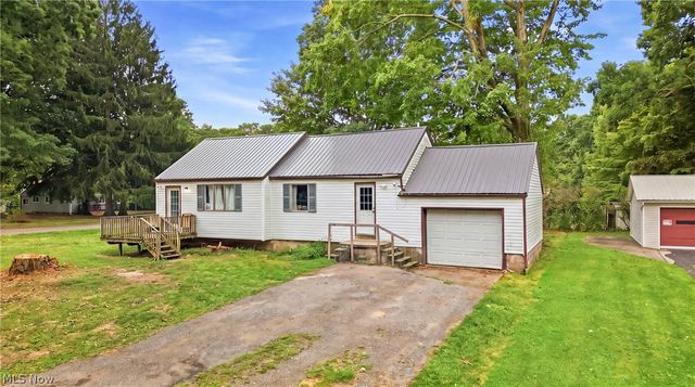 3470 Roseview Drive SE, Hubbard, OH 44425
