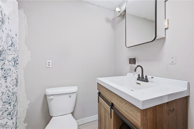 3470 Roseview Drive SE, Hubbard, OH 44425