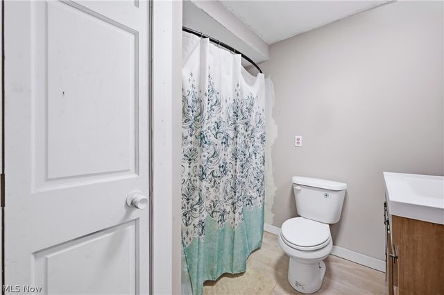3470 Roseview Drive SE, Hubbard, OH 44425