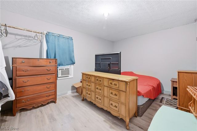 3470 Roseview Drive SE, Hubbard, OH 44425