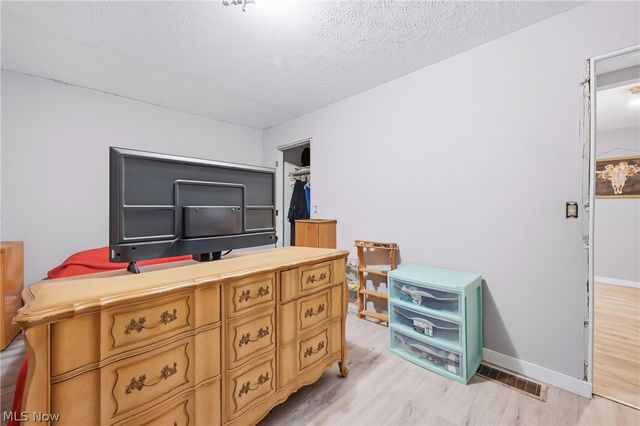 3470 Roseview Drive SE, Hubbard, OH 44425