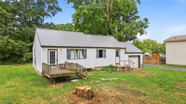 3470 Roseview Drive SE, Hubbard, OH 44425
