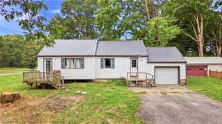 3470 Roseview Drive SE, Hubbard, OH 44425