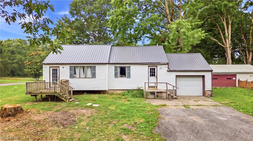 3470 Roseview Drive SE, Hubbard, OH 44425