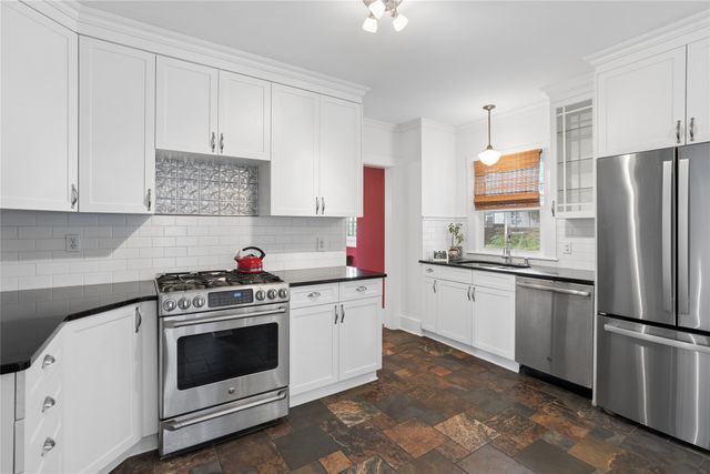 614 40th Street, Des Moines, IA 50312