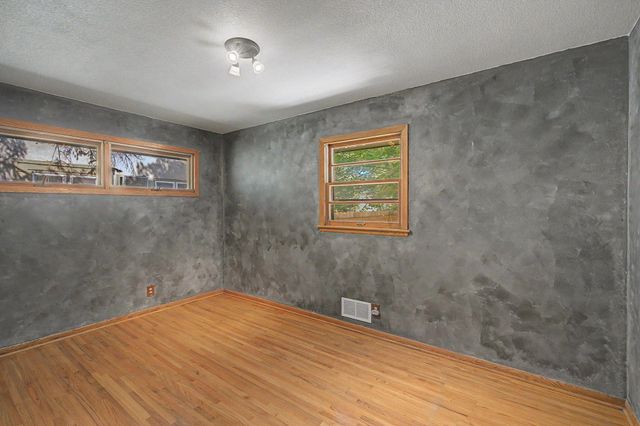 2213 Holloway Avenue E, North Saint Paul, MN 55109
