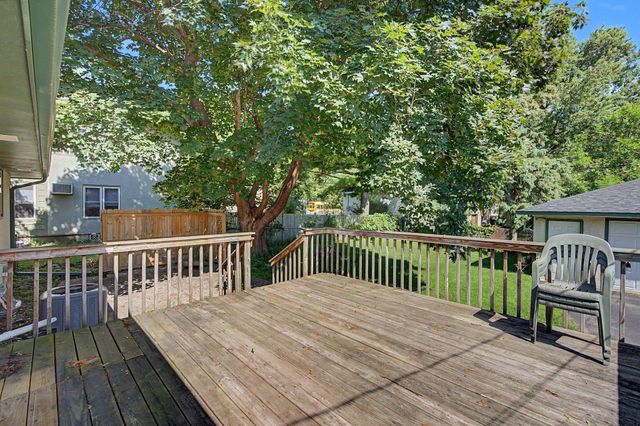 2213 Holloway Avenue E, North Saint Paul, MN 55109
