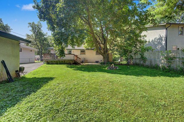 2213 Holloway Avenue E, North Saint Paul, MN 55109