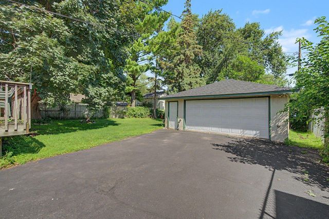 2213 Holloway Avenue E, North Saint Paul, MN 55109