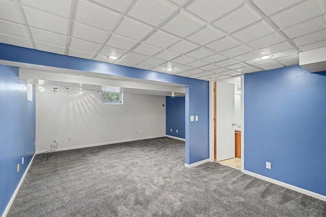 2213 Holloway Avenue E, North Saint Paul, MN 55109