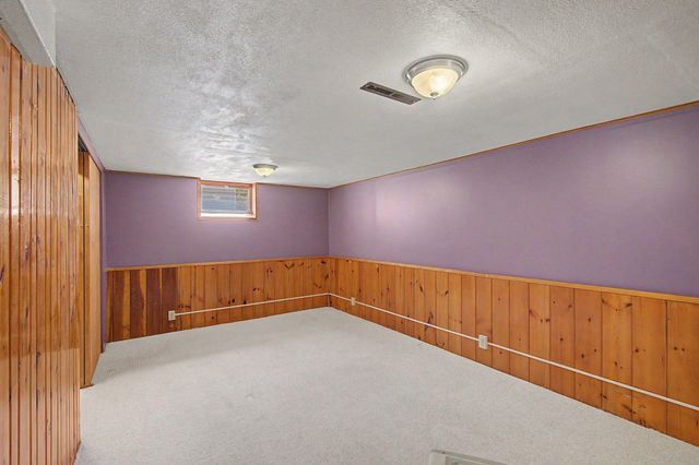 2213 Holloway Avenue E, North Saint Paul, MN 55109