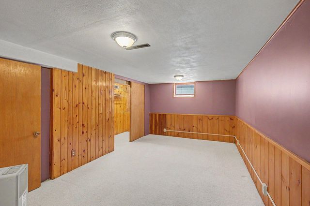 2213 Holloway Avenue E, North Saint Paul, MN 55109