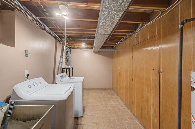 2213 Holloway Avenue E, North Saint Paul, MN 55109