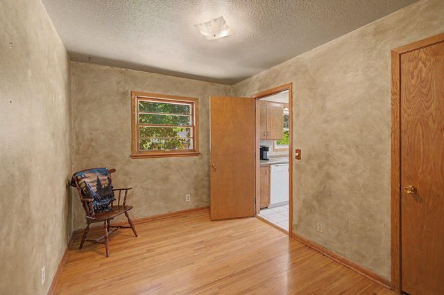 2213 Holloway Avenue E, North Saint Paul, MN 55109
