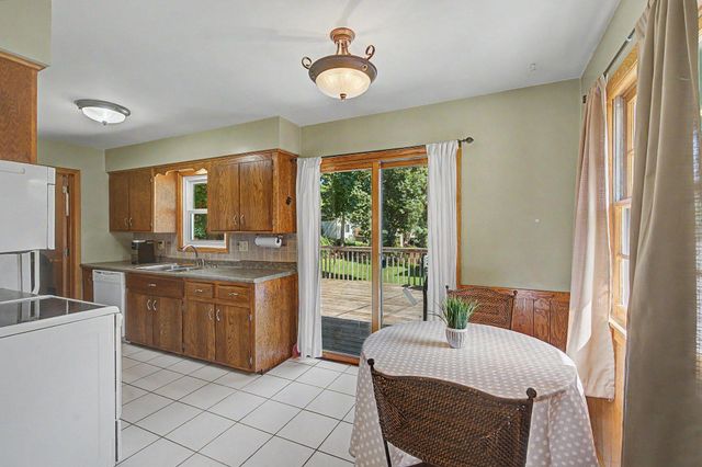 2213 Holloway Avenue E, North Saint Paul, MN 55109