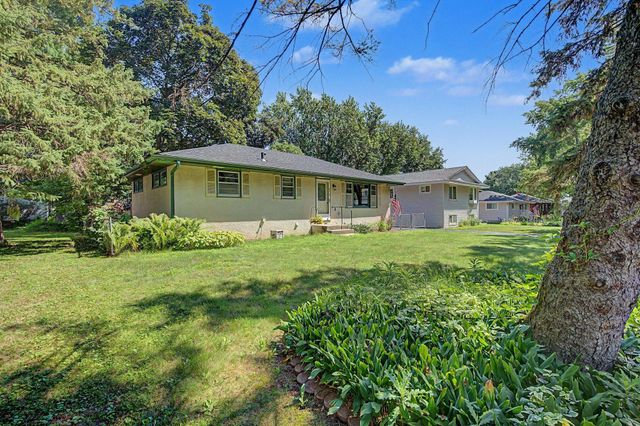 2213 Holloway Avenue E, North Saint Paul, MN 55109